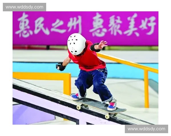 围绕滑板弧度探究运动表现与动力学设计原理及结构特性深度解析篇 围绕滑板弧度探究运动表现与动力学设计原理及结构特性深度解析篇